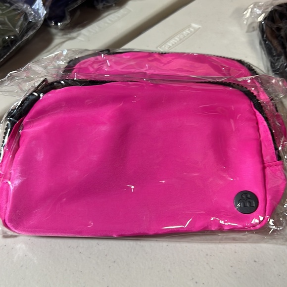 NAVY Lux-Lux Belt Sling Crossbody Bags Fanny Pack Travel Gift Giving NWT - Picture 8 of 14